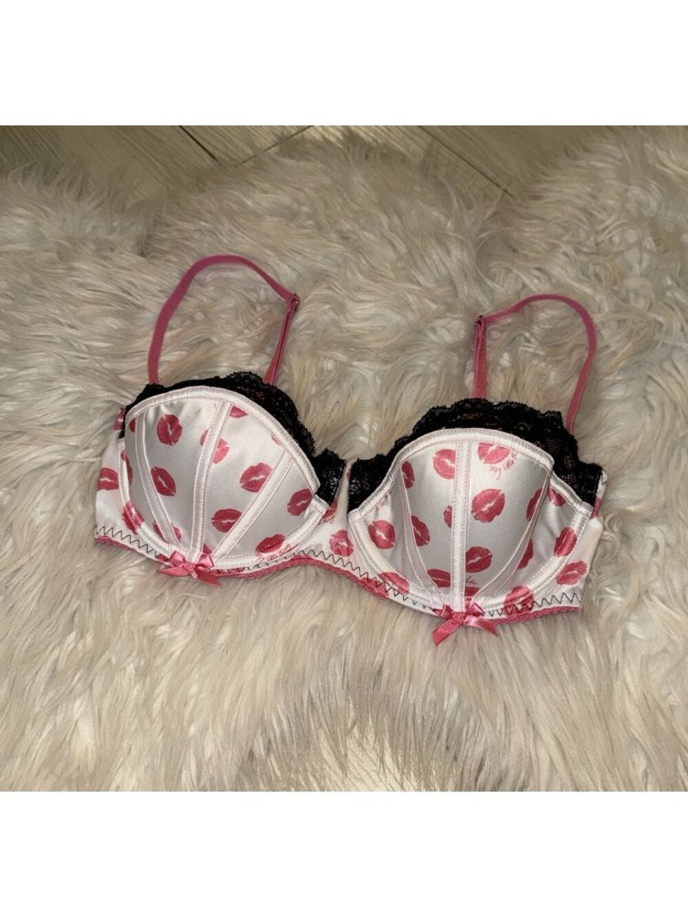 Vtg Victorias Secret Sexy Little Things Satin Balconette Bra Kiss Print UW 34C